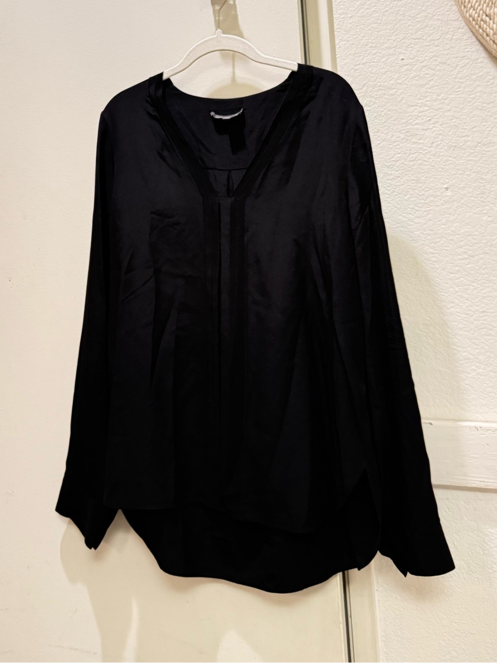 Vince Black V-Neck Long-Sleeve Tunic silk large